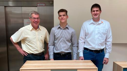 Johannes Albert mit Norbert und Markus Thummet bei der Gesellenprüfung