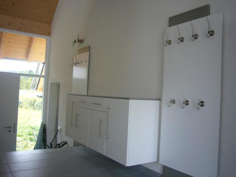 Individuelle Garderobe in Weißlack