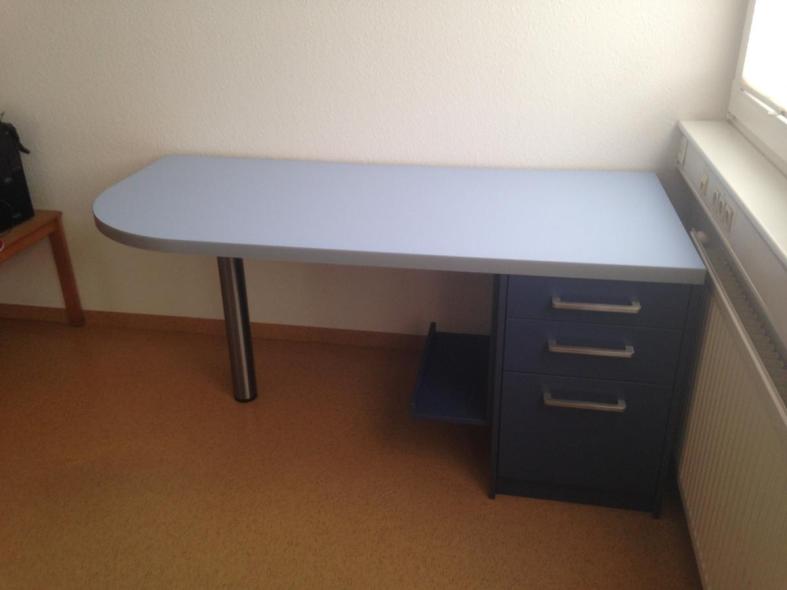 Schreibtisch, Platte HPL Ecke gerundet mit Edelstahlfuß