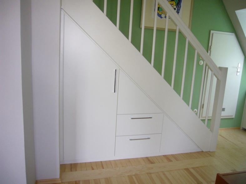 Einbauschrank unter Treppe Weißlack