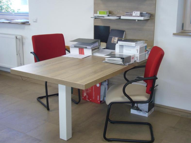 Besuchertisch mit Standfuß eckig